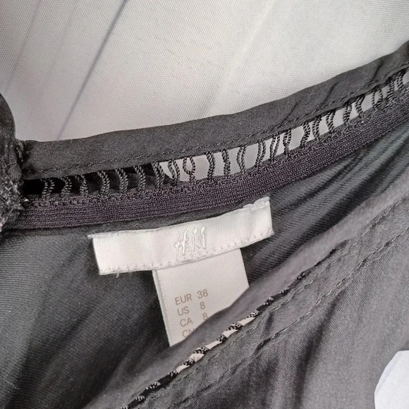 H&M sleeveless ruffle black top - Picture 5 of 7